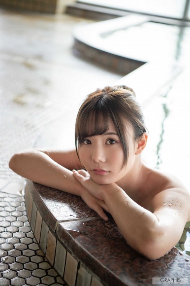 The adorable Sakamichi Miru hair nude picture with the innocence of being only 19 years old108