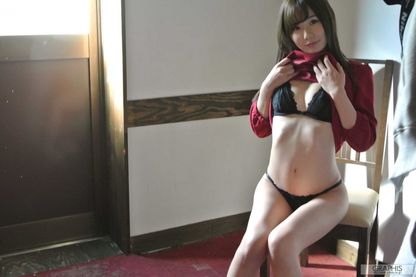 The adorable Sakamichi Miru hair nude picture with the innocence of being only 19 years old150