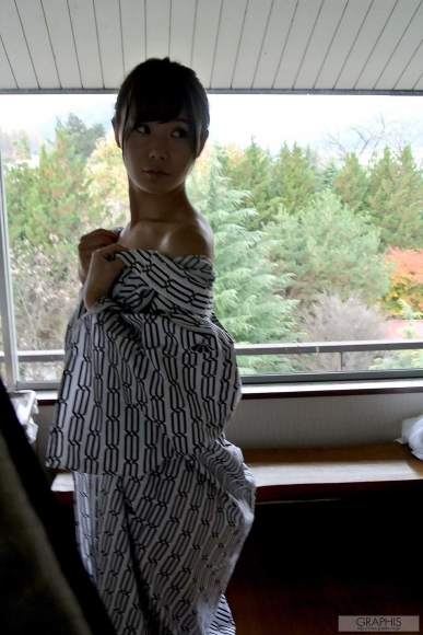 The adorable Sakamichi Miru hair nude picture with the innocence of being only 19 years old158