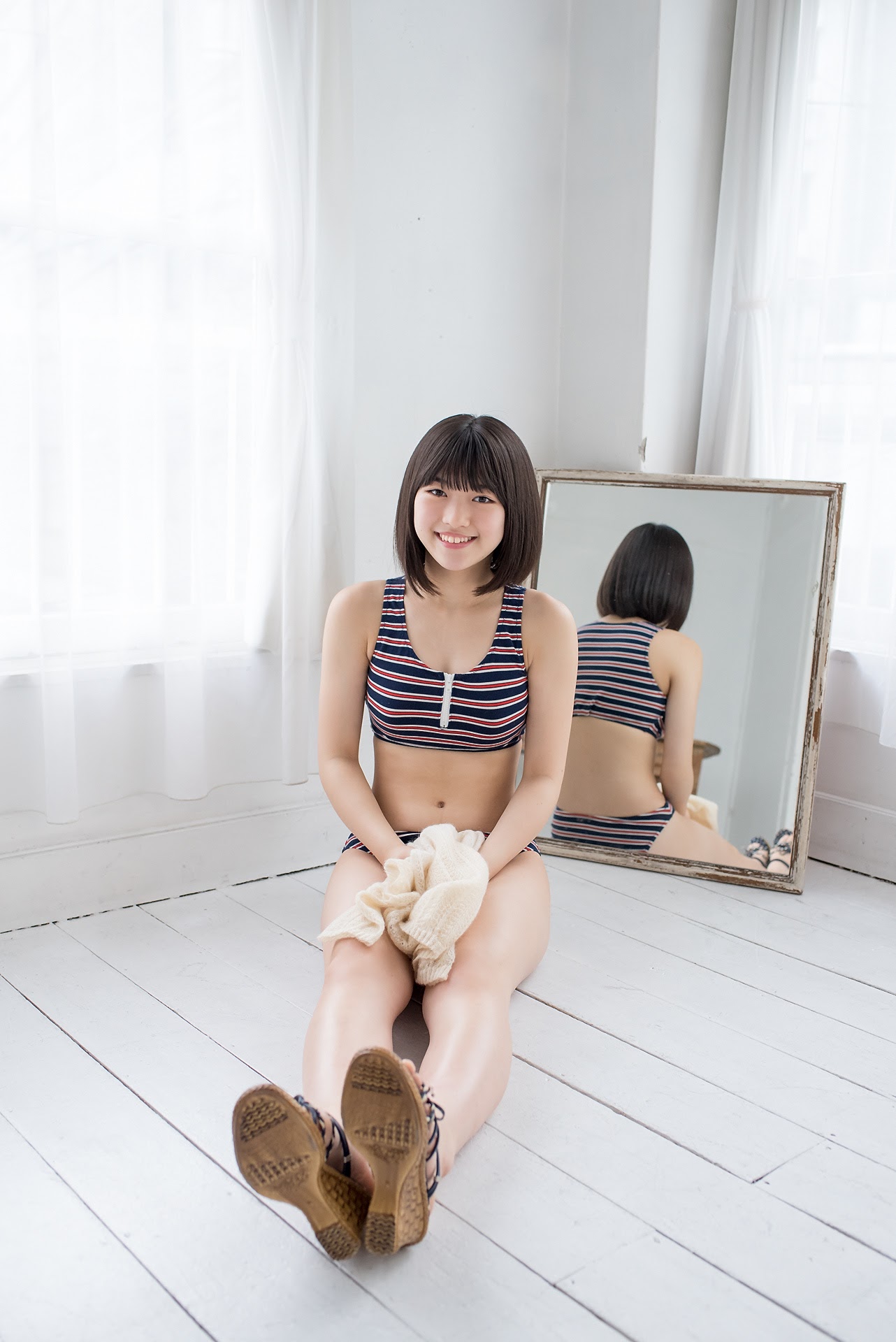 Girl in Border Bikini Risa Sawamura011