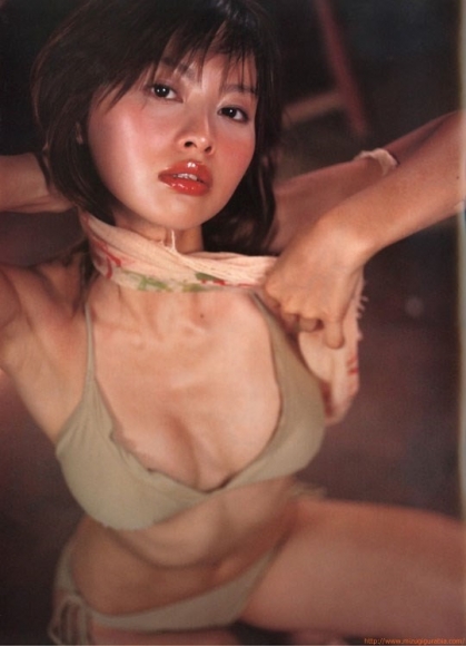 Sayaka Yoshino 23 years old gravure swimsuit005