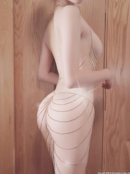 Semi-Nude Skirt052