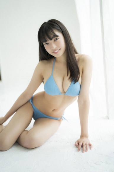 Aine Sakurada plays flute in swimsuit 2020006