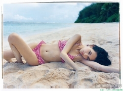 Actress and model Kiko Mizuharas constricted swimsuit gravure006