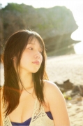 Popular voice actor Marei Uchida in a swimsuit in Okinawa081