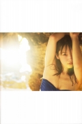Popular voice actor Marei Uchida in a swimsuit in Okinawa090