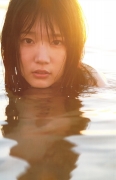 Popular voice actor Marei Uchida in a swimsuit in Okinawa094