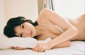 Rie Kaneko gravure in white lingerie bed and bath009