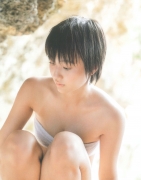 A 17yearold high school student bursts into an autumn bikini! Ai Hitomi Arai Gravure Swimsuit Images029