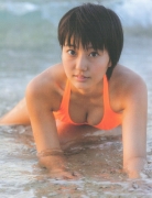 A 17yearold high school student bursts into an autumn bikini! Ai Hitomi Arai Gravure Swimsuit Images123