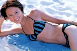Ami Suzukis swimsuit gravure003