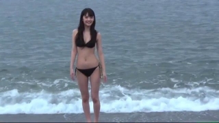 Sayumi Michishige walks along the beach in a black bikini081