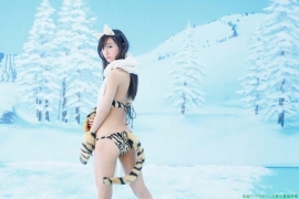 Nana Shirais leopard print bikini gravure017