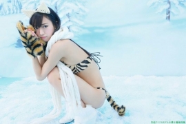 Nana Shirais leopard print bikini gravure022