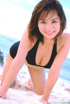 Swimsuit images of actress Yui Ichikawa b004