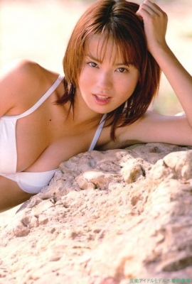 Swimsuit images of actress Yui Ichikawa b009