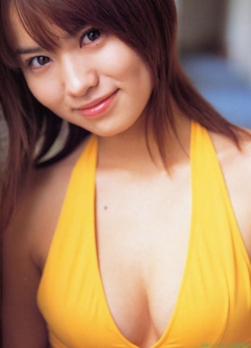 Swimsuit images of actress Yui Ichikawa b010