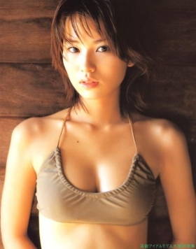 Swimsuit images of actress Yui Ichikawa b017