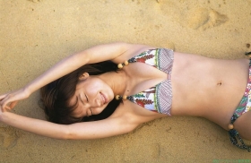 Swimsuit images of actress Yui Ichikawa b046