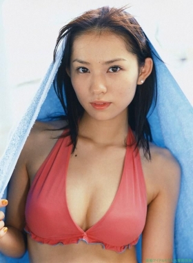 Swimsuit images of actress Yui Ichikawa b048