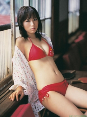 Swimsuit images of actress Yui Ichikawa b050