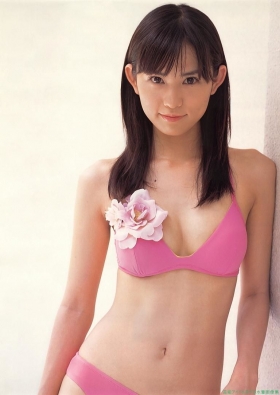 Swimsuit images of actress Yui Ichikawa b051