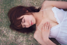 Swimsuit images of actress Yui Ichikawa b052