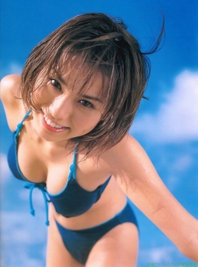 Swimsuit images of actress Yui Ichikawa b073