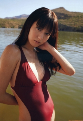 Yumi Sugimoto Gravure Swimsuit Images013