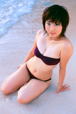 Mai Harada Gravure Swimsuit ImagesShowing off her bountiful Ecup breasts her body is toodistracting to look at008
