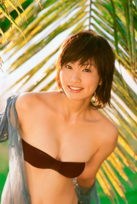Mai Harada Gravure Swimsuit ImagesShowing off her bountiful Ecup breasts her body is toodistracting to look at024