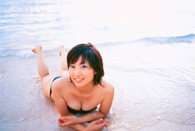 Mai Harada Gravure Swimsuit ImagesShowing off her bountiful Ecup breasts her body is toodistracting to look at026