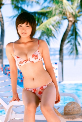 Mai Harada Gravure Swimsuit ImagesShowing off her bountiful Ecup breasts her body is toodistracting to look at037