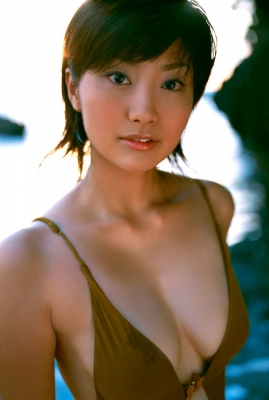 Mai Harada Gravure Swimsuit ImagesShowing off her bountiful Ecup breasts her body is toodistracting to look at039