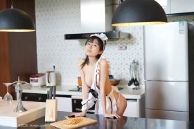 Yuka Kurai Cosplay Swimsuit-Style CostumeMaking Meals for Exposed Maids016