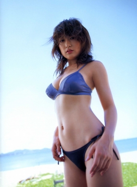 Yohko Kumada swimsuit gravure bikini image 2004007