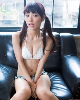 She is also an actress Rio Uchida slender swimsuit bikini image068