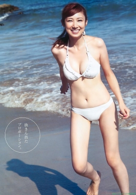 61 pictures of Yumi Kobayashi in a swimsuit she is also a fashion model015