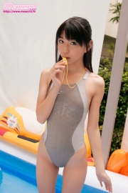 Asuka Izumi Swimming Race Swimsuit Images009