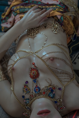 Arabian Beauty Nude Bust Top Nipples025