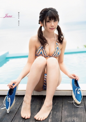 This years calendar book of Enako swimsuit bikini gravure is on sale again 2021004