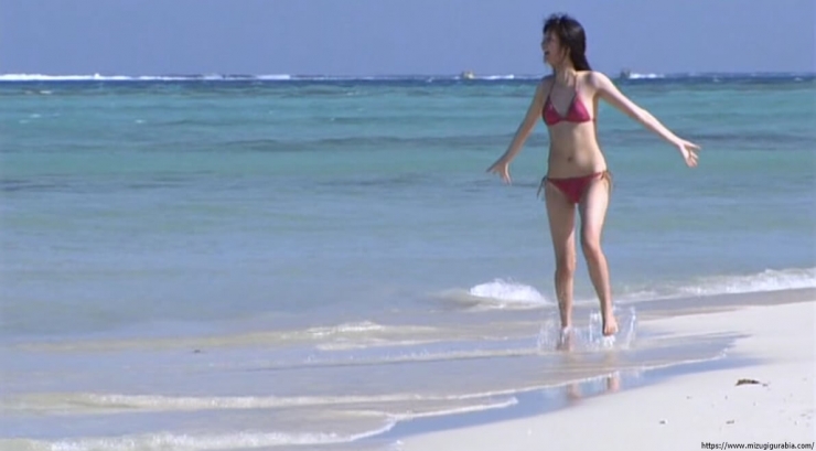 Yua Shinkawa Swimsuit Gravure Running on the beach in bikini 002