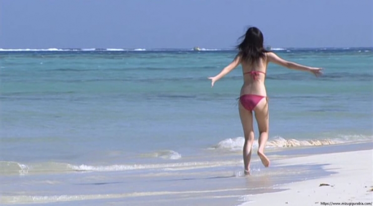 Yua Shinkawa Swimsuit Gravure Running on the beach in bikini 003