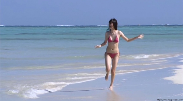 Yua Shinkawa Swimsuit Gravure Running on the beach in bikini 009