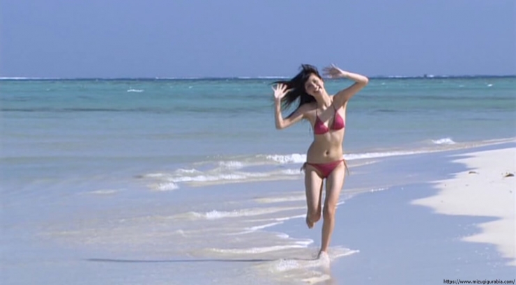 Yua Shinkawa Swimsuit Gravure Running on the beach in bikini 011