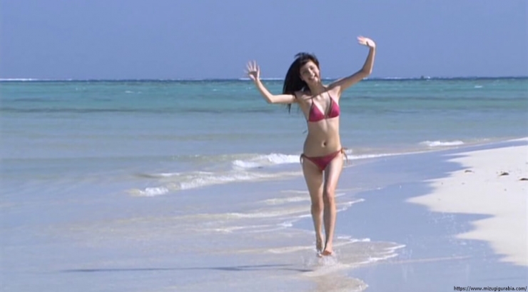 Yua Shinkawa Swimsuit Gravure Running on the beach in bikini 012