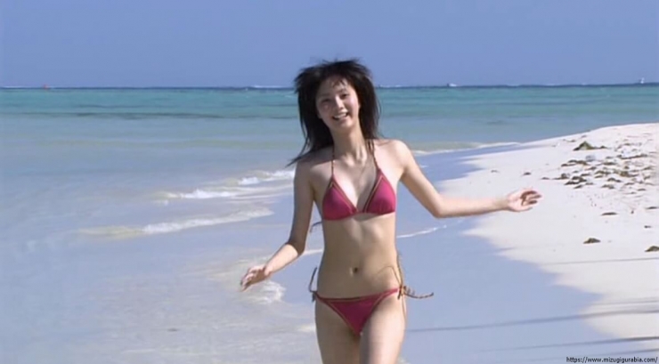 Yua Shinkawa Swimsuit Gravure Running on the beach in bikini 018