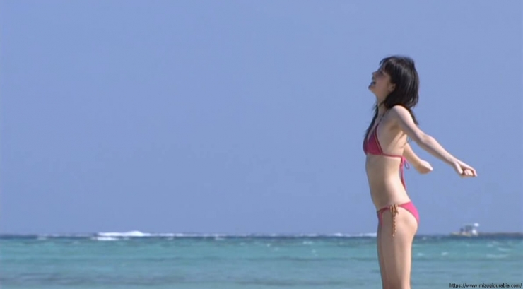 Yua Shinkawa Swimsuit Gravure Running on the beach in bikini 024