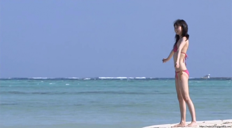 Yua Shinkawa Swimsuit Gravure Running on the beach in bikini 023