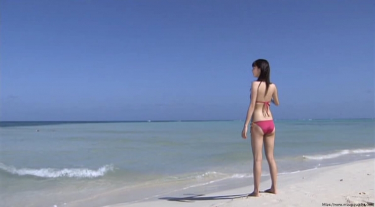 Yua Shinkawa Swimsuit Gravure Running on the beach in bikini 031